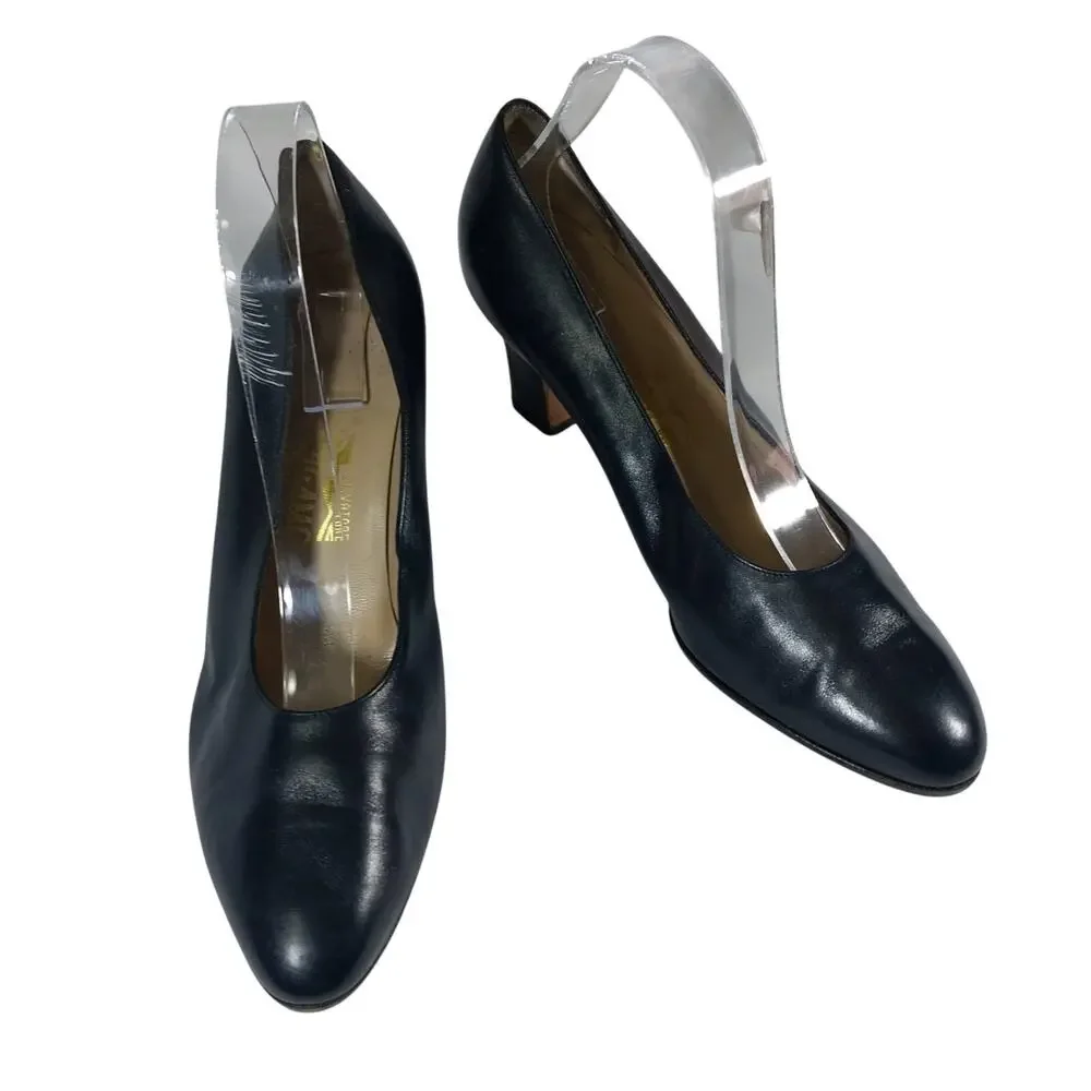 FERRAGAMO! BLACK GENUINE LEATHER SUPER SLEEK, UNDERSTATED & ELEGANT PUMPS! SZ 9B - Picture 2 of 11